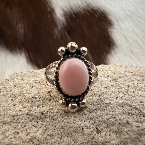Native American Jewelry - ❤️ Native American Robinson Martinez Queen Pink Conch Sterling Ring Size 6